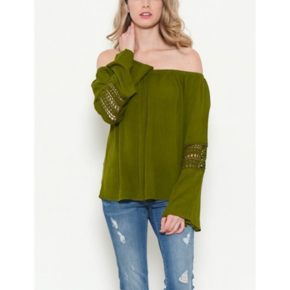 LAST 4! 💕 Heart and Hips Off Shoulder Top